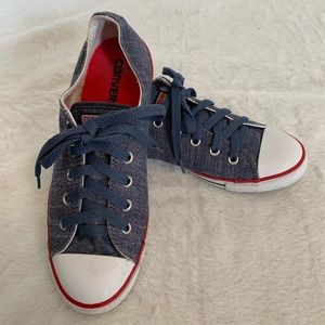 Converse women’s chambray blue low top size 7